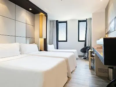 Condal Mar, Affiliated By Melia 4*