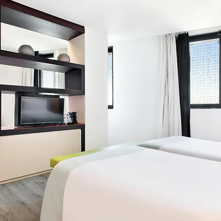 Condal Mar, Affiliated By Melia